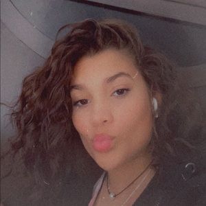 Meet your Posher, Alejandra